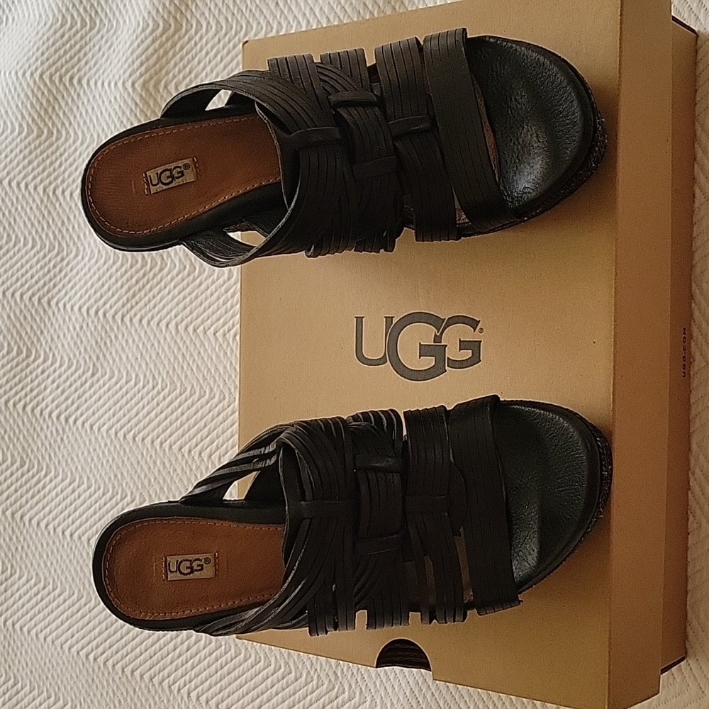 Ugg black leather wedges size 6 - Picture 2 of 2